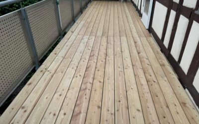 Balkon in sibirischer Lärche, letzter seiner Art