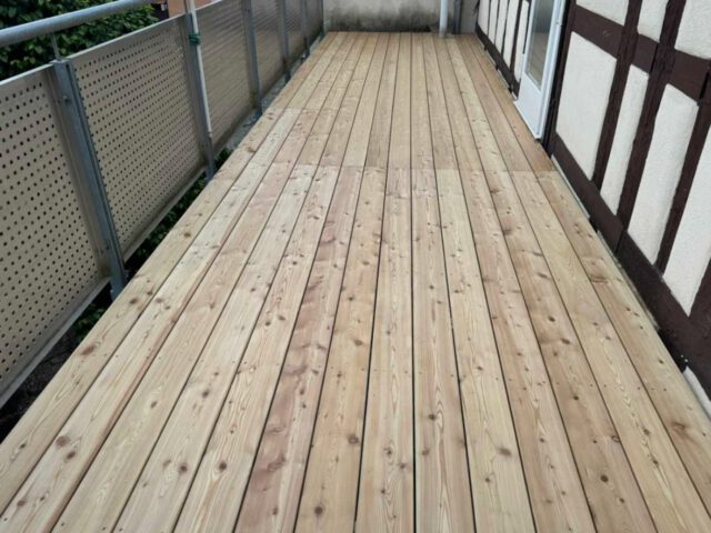 Balkon in sibirischer Lärche, letzter seiner Art