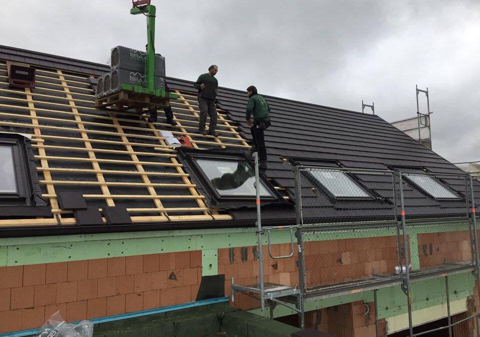 Neubau in der Breiteich – Dachdeckung, Abbund, Dachfenster, …